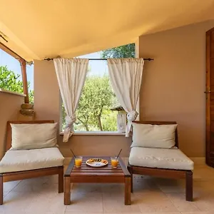 Casa vacanze Lacasadicarla, Is Traias
